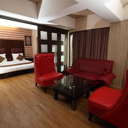 Quaint Suites Hotel & Banquet มุมไบ ภายนอก รูปภาพ