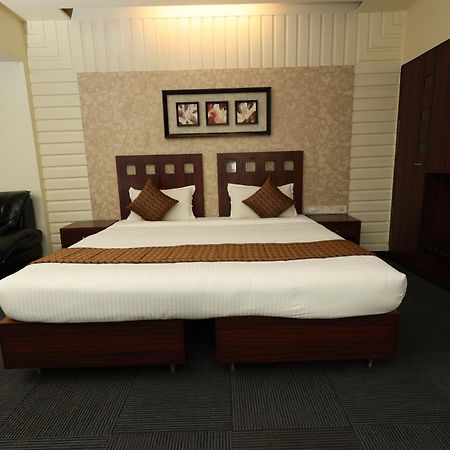 Quaint Suites Hotel & Banquet มุมไบ ภายนอก รูปภาพ