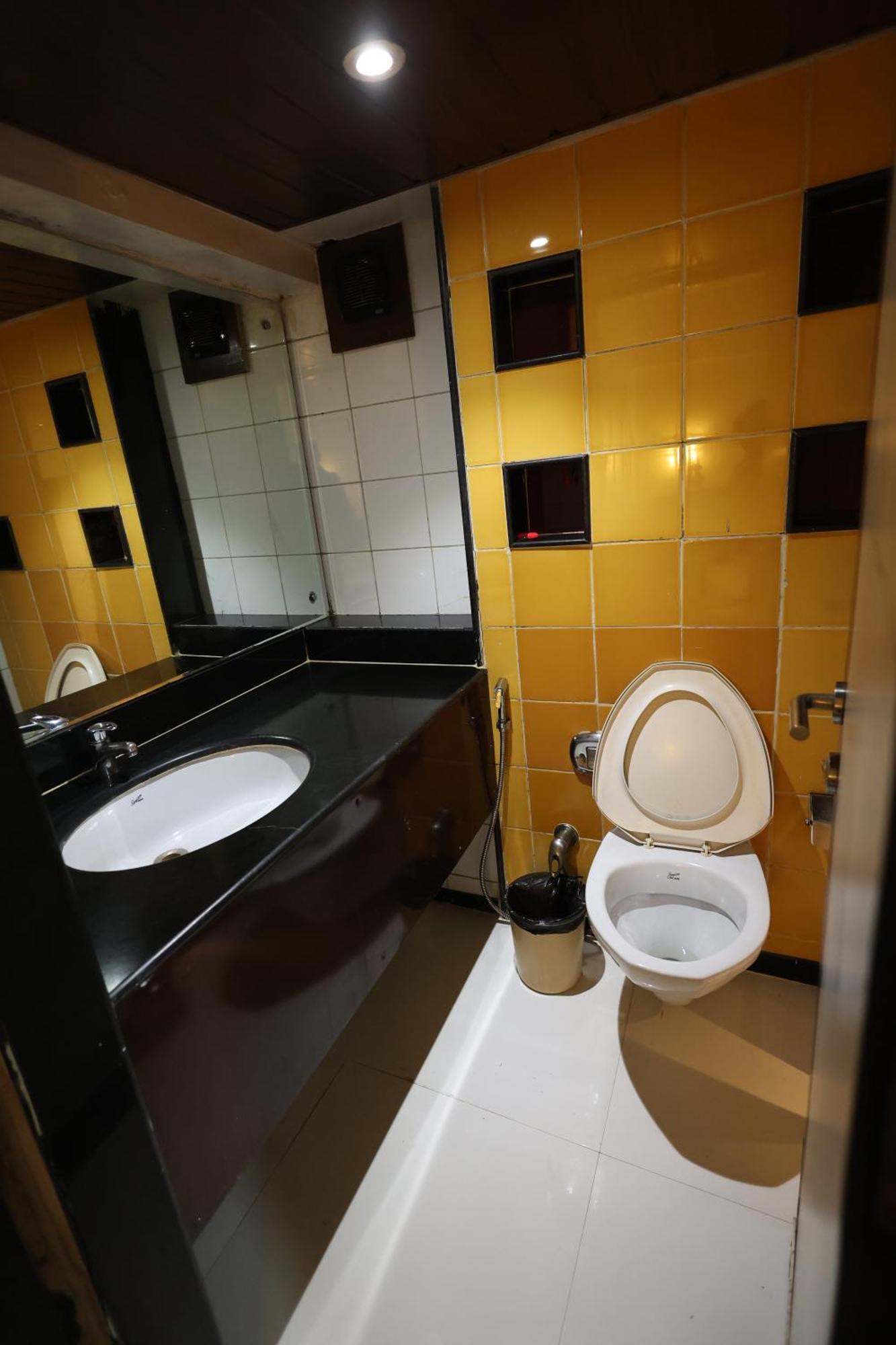 Quaint Suites Hotel & Banquet มุมไบ ภายนอก รูปภาพ