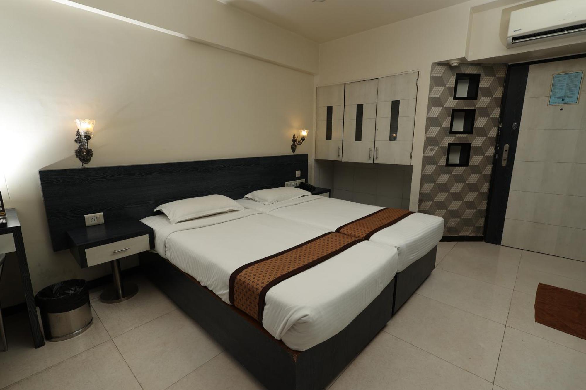 Quaint Suites Hotel & Banquet มุมไบ ภายนอก รูปภาพ