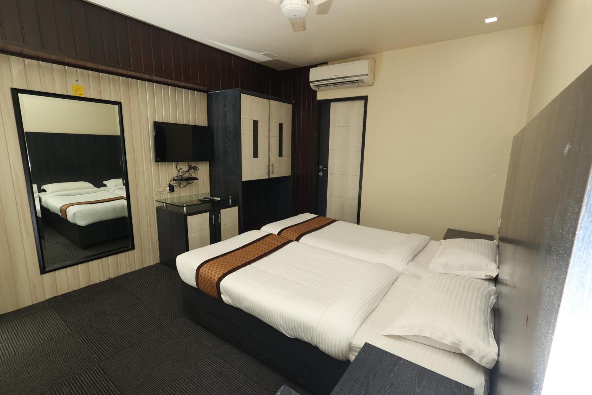 Quaint Suites Hotel & Banquet มุมไบ ภายนอก รูปภาพ