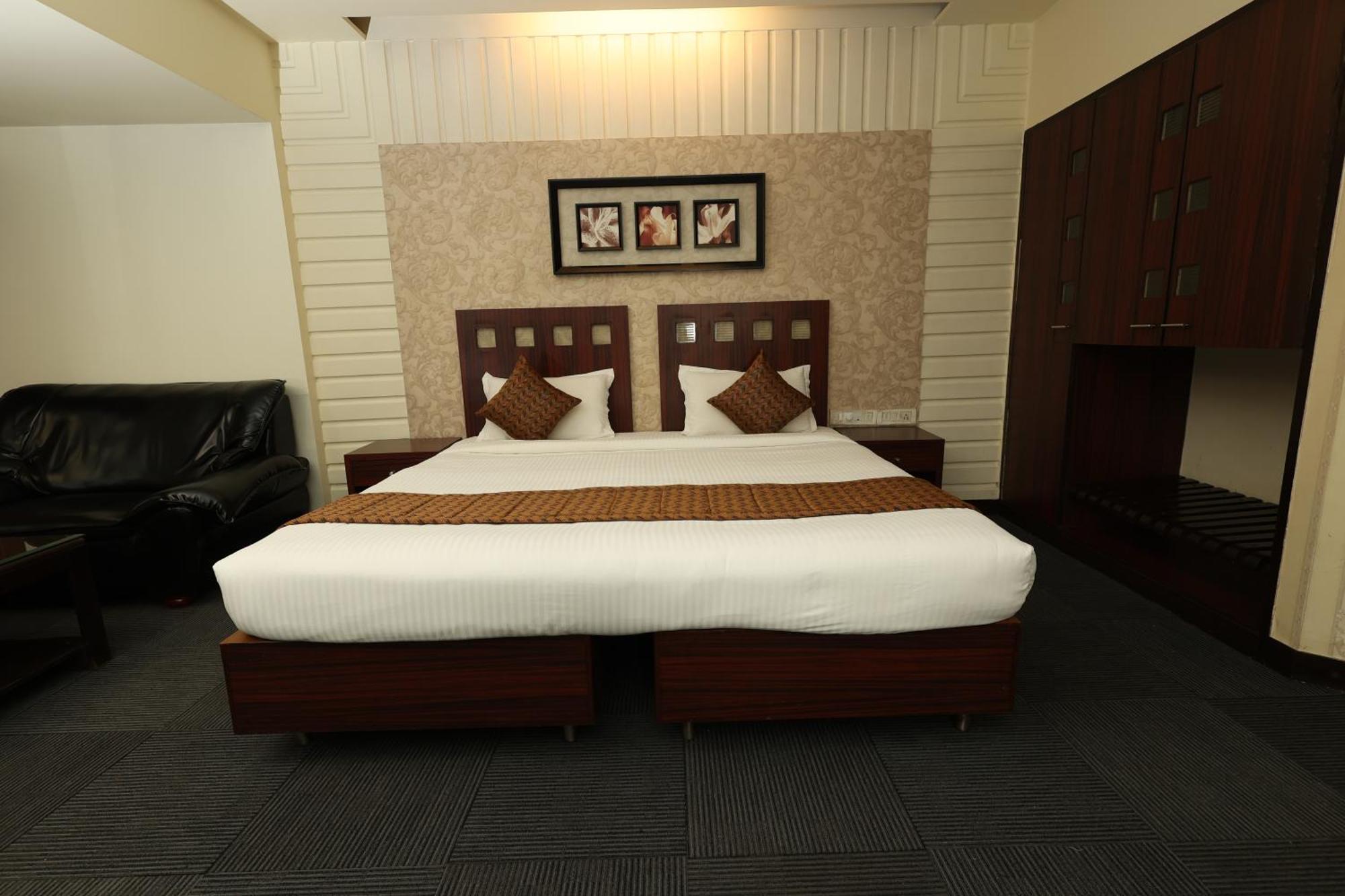 Quaint Suites Hotel & Banquet มุมไบ ภายนอก รูปภาพ