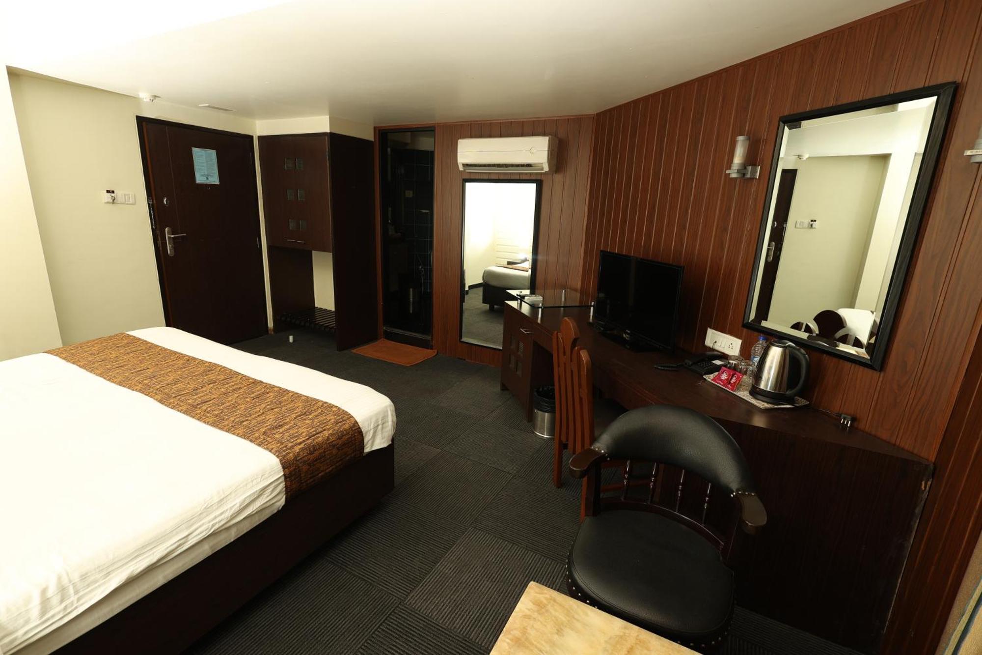 Quaint Suites Hotel & Banquet มุมไบ ภายนอก รูปภาพ