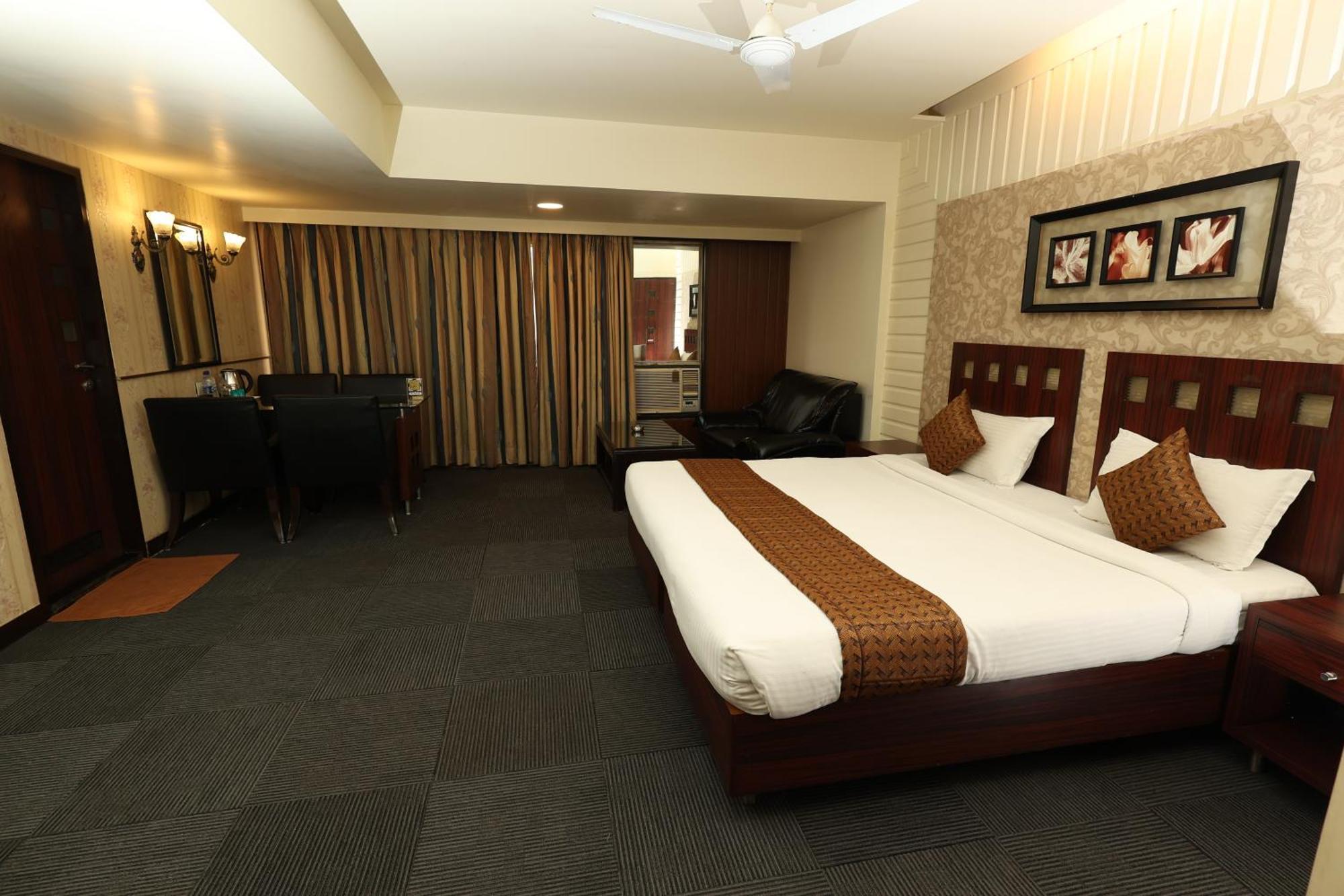 Quaint Suites Hotel & Banquet มุมไบ ภายนอก รูปภาพ