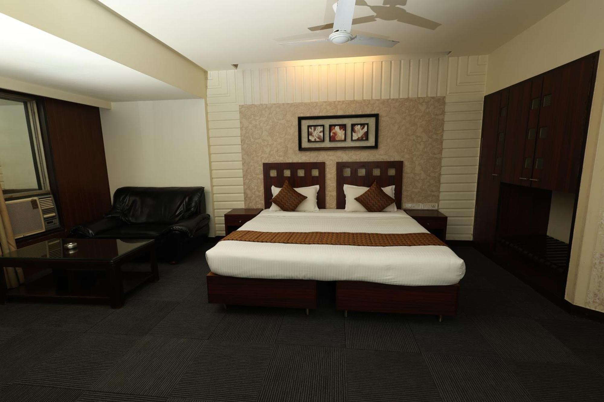 Quaint Suites Hotel & Banquet มุมไบ ภายนอก รูปภาพ