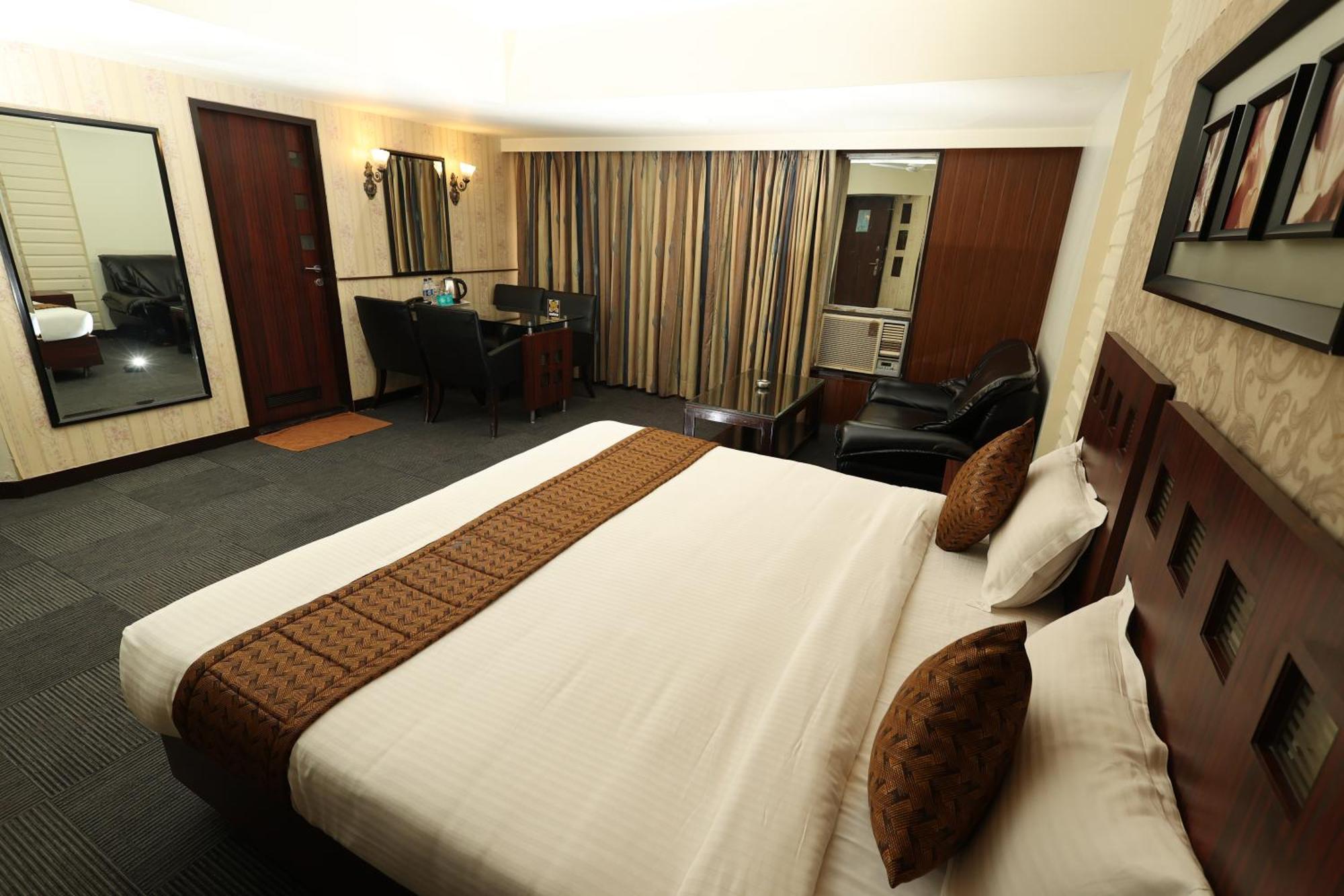 Quaint Suites Hotel & Banquet มุมไบ ภายนอก รูปภาพ