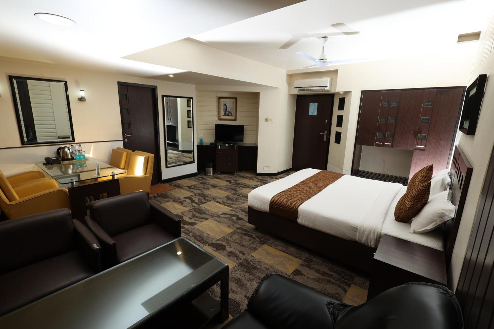 Quaint Suites Hotel & Banquet มุมไบ ภายนอก รูปภาพ