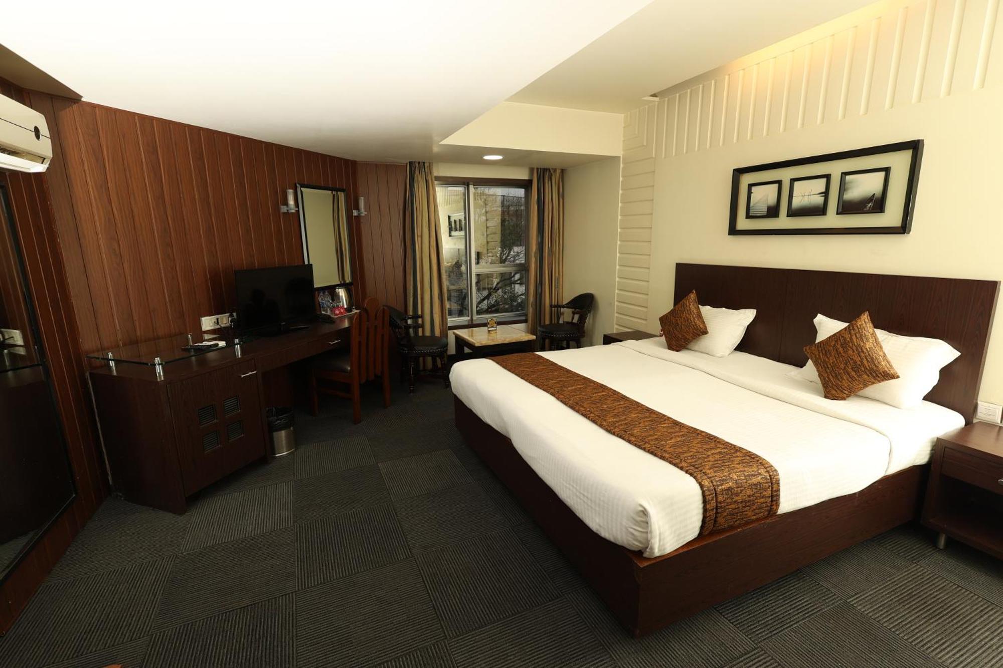 Quaint Suites Hotel & Banquet มุมไบ ภายนอก รูปภาพ