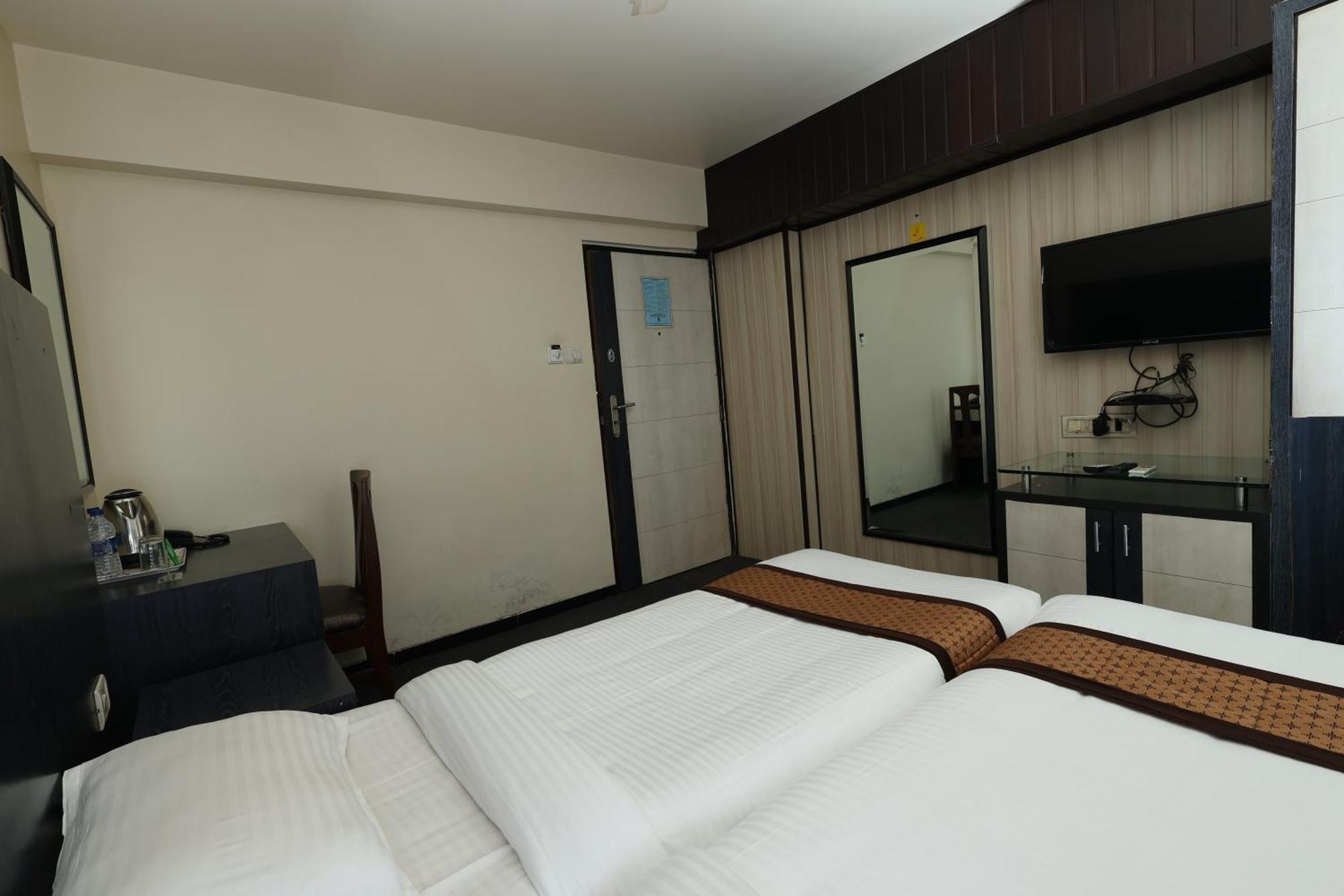 Quaint Suites Hotel & Banquet มุมไบ ภายนอก รูปภาพ