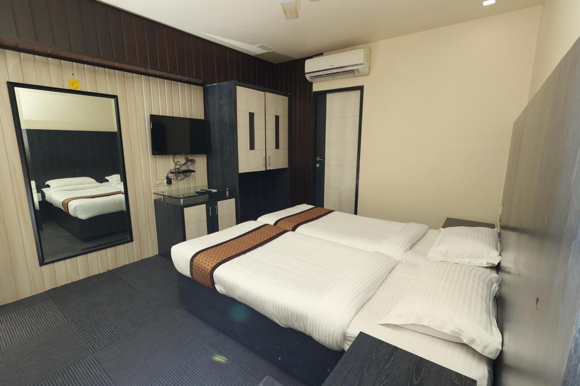Quaint Suites Hotel & Banquet มุมไบ ภายนอก รูปภาพ