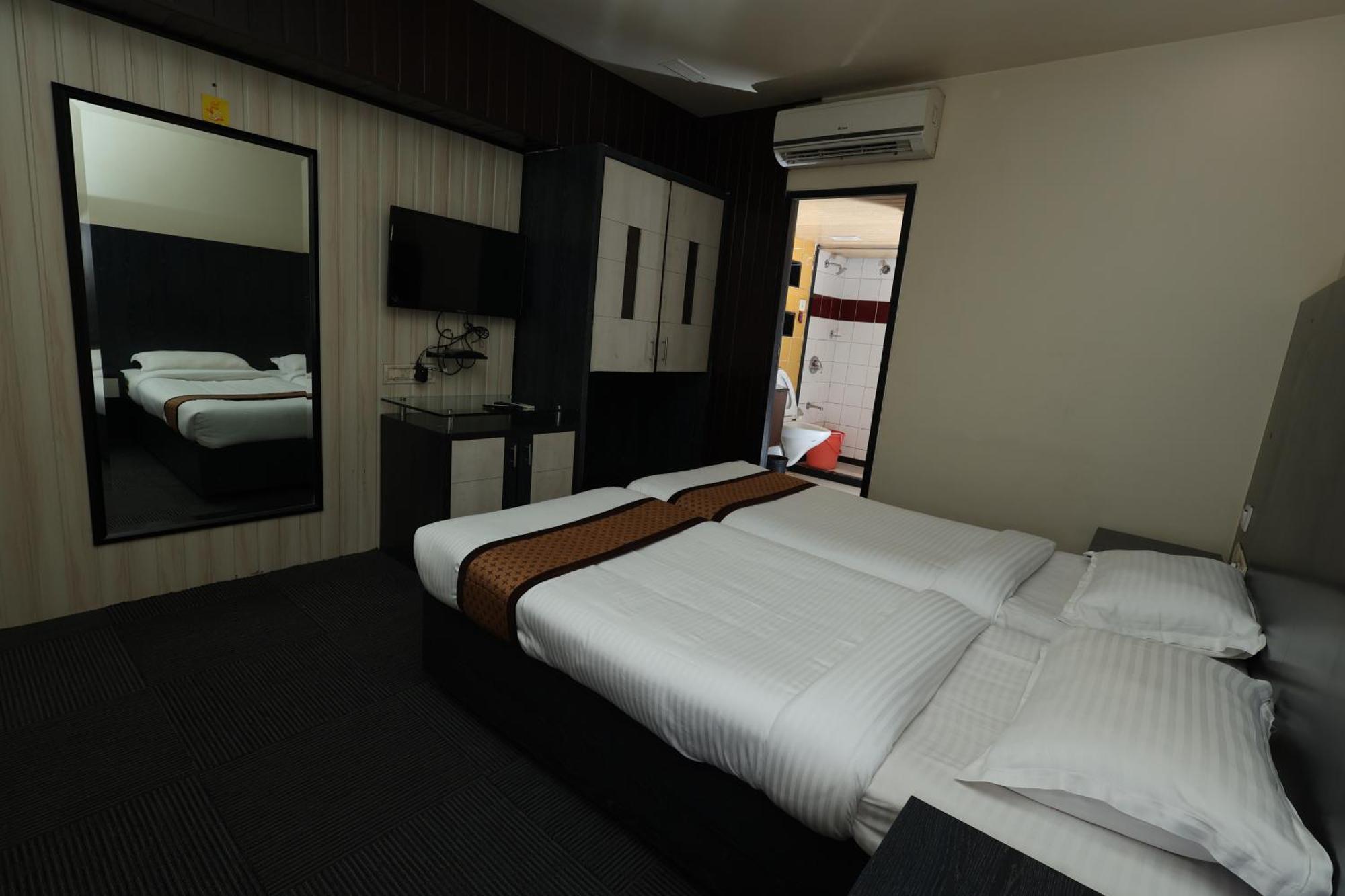 Quaint Suites Hotel & Banquet มุมไบ ภายนอก รูปภาพ