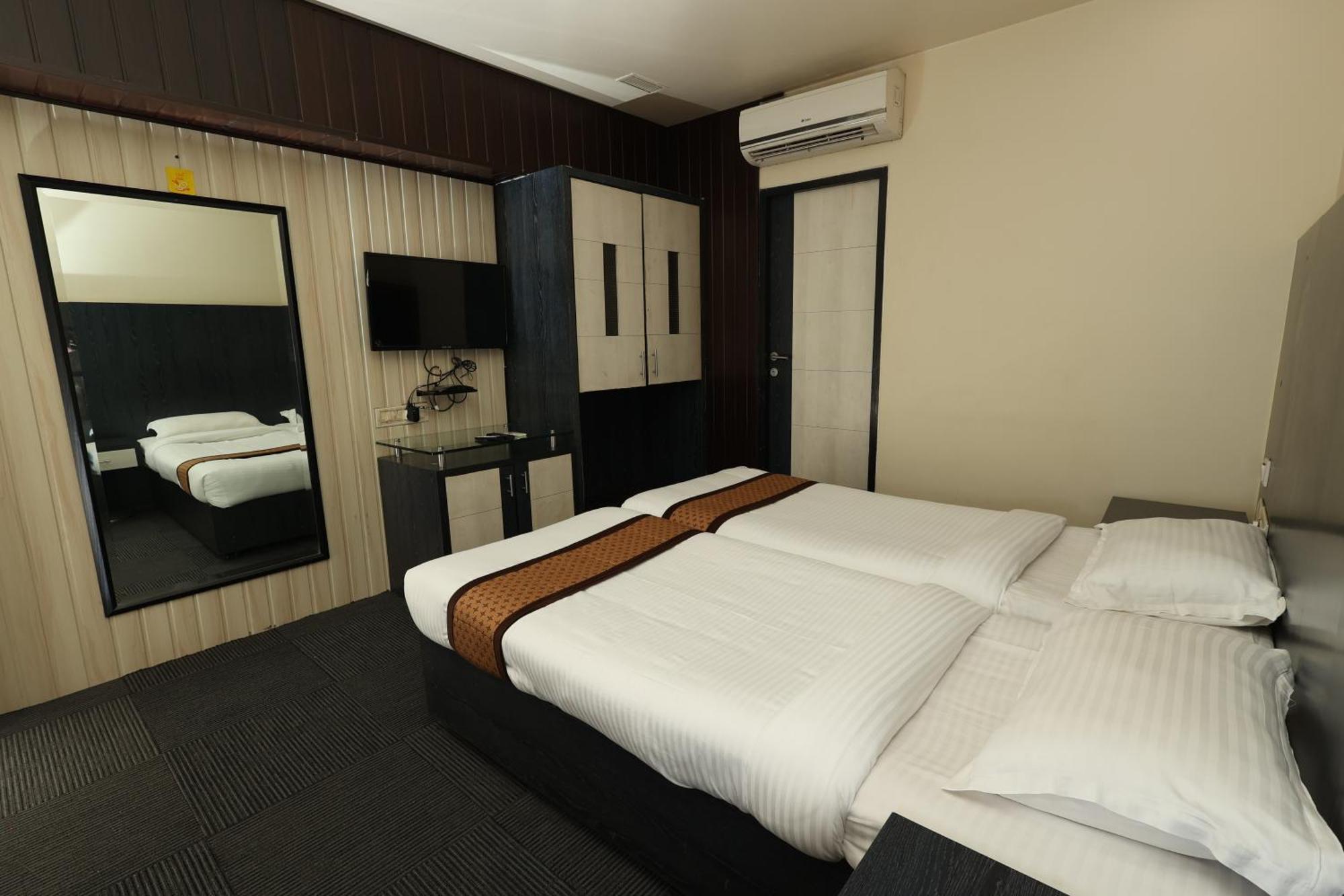 Quaint Suites Hotel & Banquet มุมไบ ภายนอก รูปภาพ
