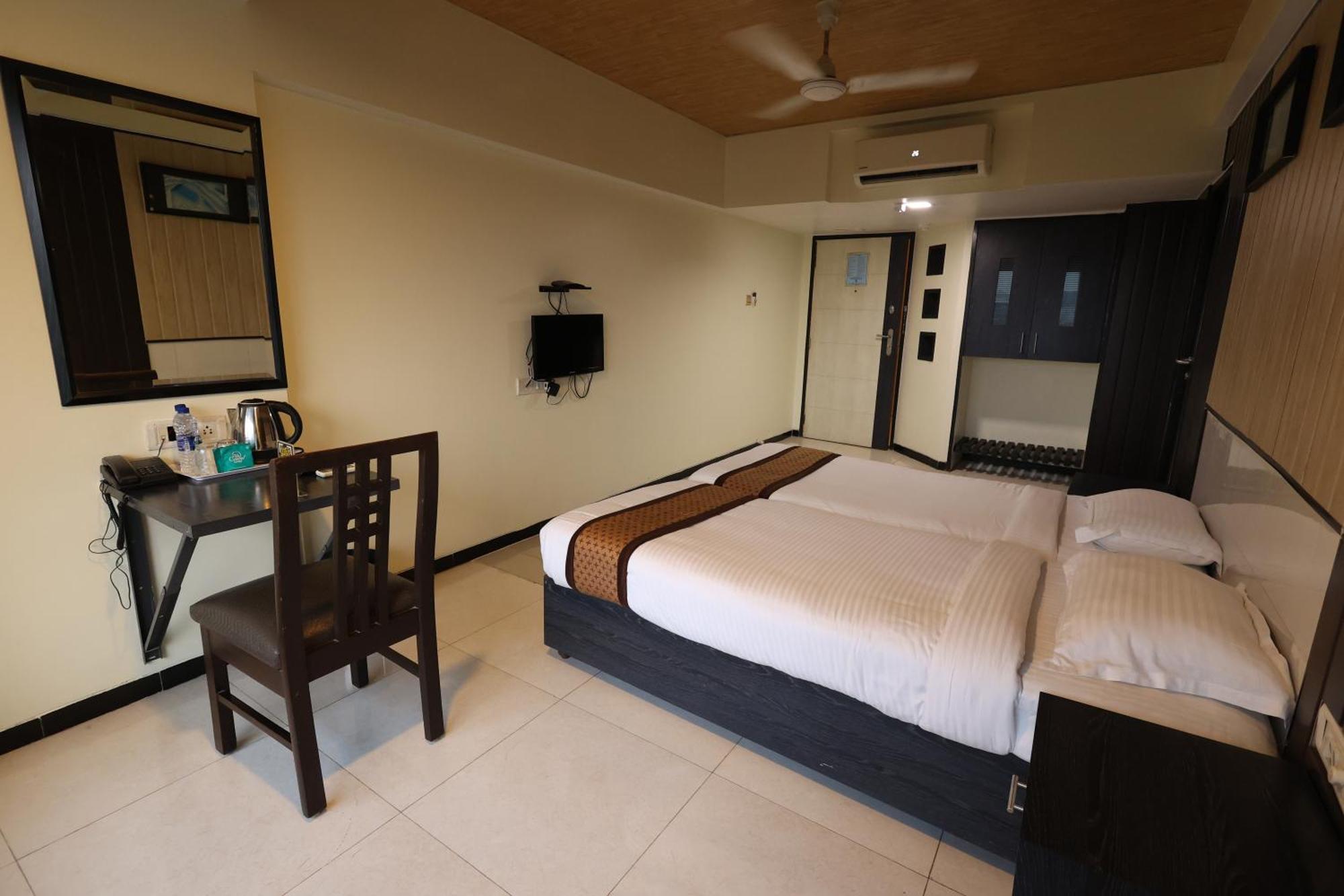 Quaint Suites Hotel & Banquet มุมไบ ภายนอก รูปภาพ