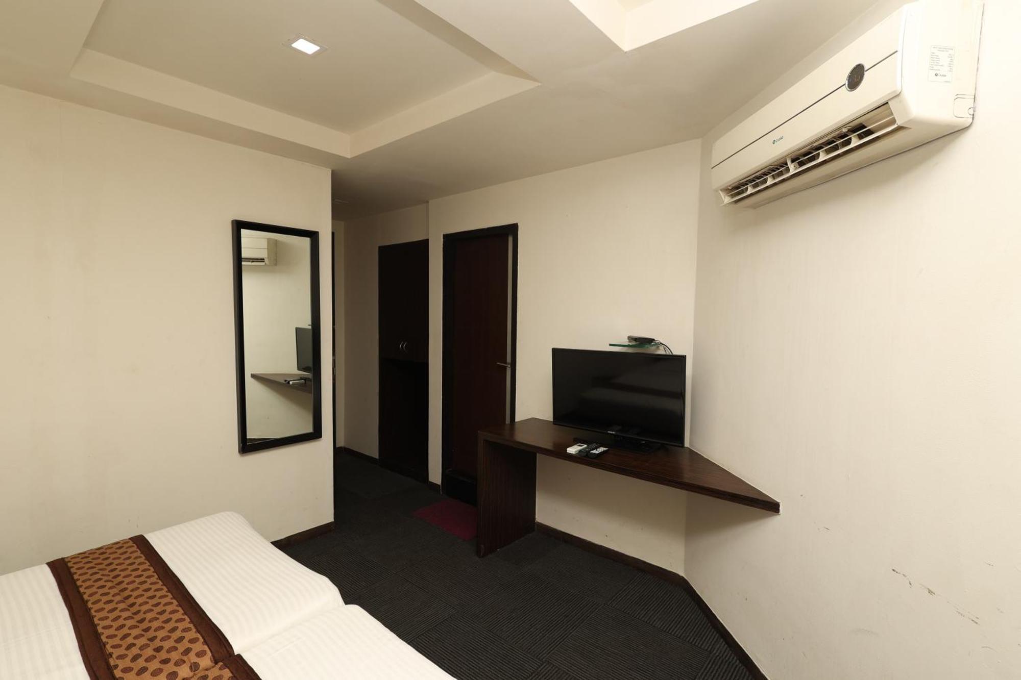 Quaint Suites Hotel & Banquet มุมไบ ภายนอก รูปภาพ