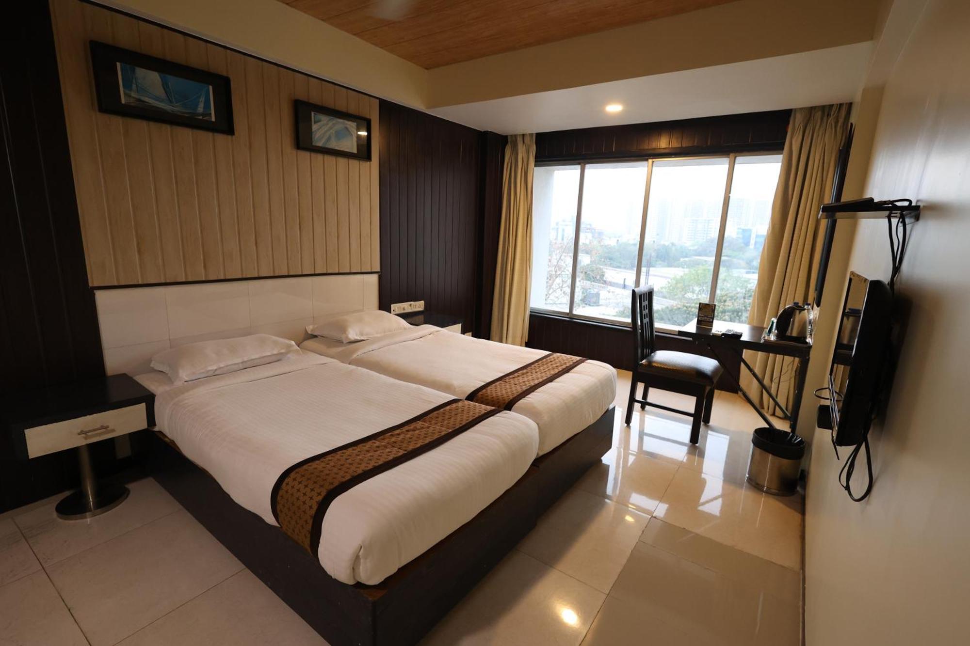 Quaint Suites Hotel & Banquet มุมไบ ภายนอก รูปภาพ