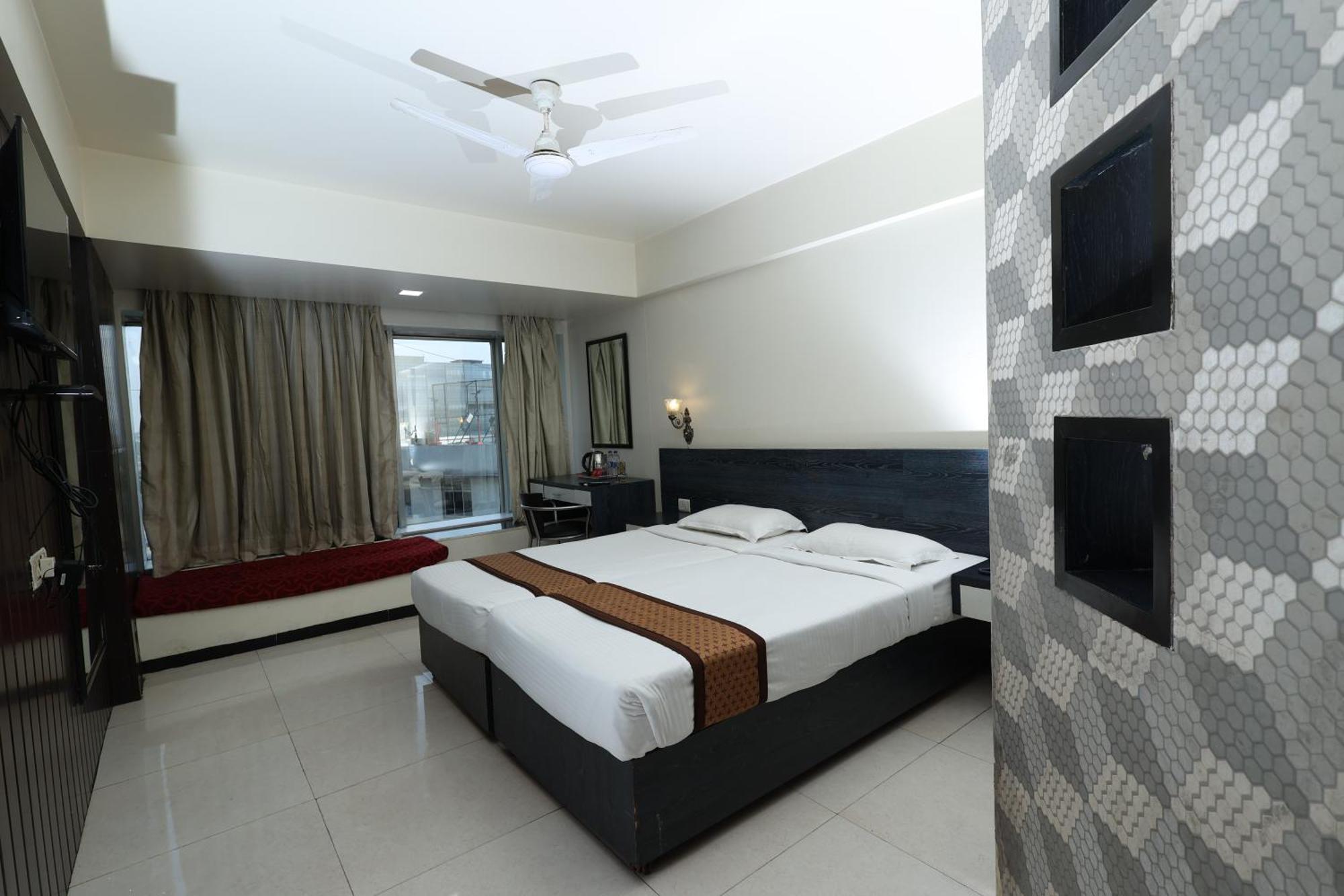 Quaint Suites Hotel & Banquet มุมไบ ภายนอก รูปภาพ