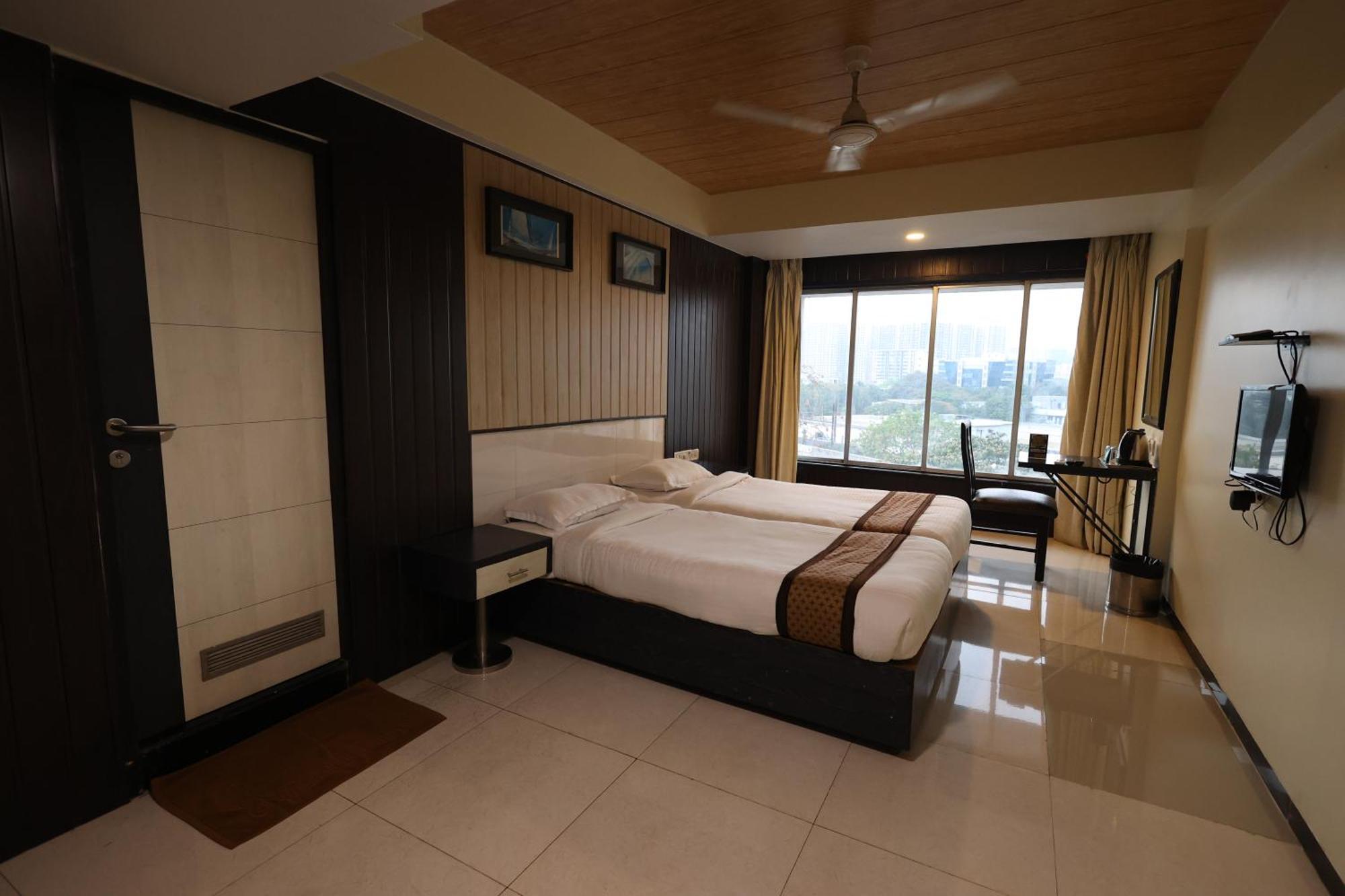 Quaint Suites Hotel & Banquet มุมไบ ภายนอก รูปภาพ